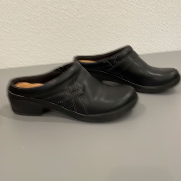 Clark’s - Picture 2 of 4